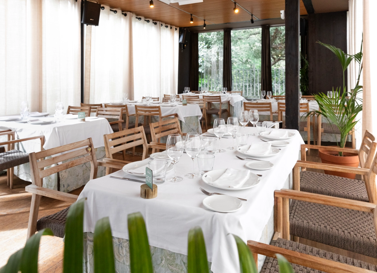 Salón de cristal, el reservado de Gastrobar Sabores en Valladolid